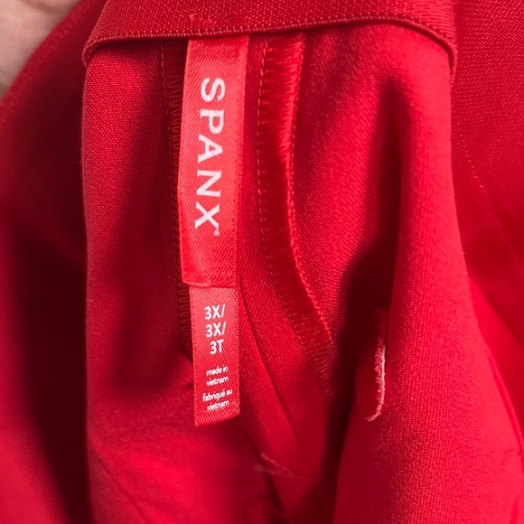 Spanx Polished On The Go Pull-On 6 inch Shorts in Red NWT Size 3X - Picture 3 of 4